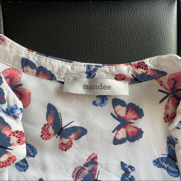 2 for 25 💗 Butterfly Patterned Blouse - Picture 4 of 4